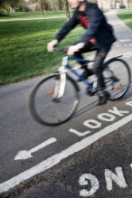 Cyclist 97716316 s 146x219